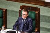 Hołownia chce ukarania posłów. "Szarpali i popychali strażników"
