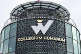 Irina K. zatrzymana na Okęciu. Kolejny wątek ws. Collegium Humanum