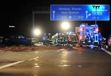 Niemcy. Ciężarówka z winem uderzyła w bariery. Stanęła w ogniu
