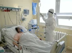 Koronawirus wariantu Delta. Ekspert mówi, kto jest szczególnie narażony