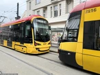 Zderzenie tramwajów i autobusu. Wypadek komunikacji w Warszawie