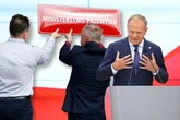 Rekonstrukcja rządu. Żal i rozczarowanie w zamykanym ministerstwie. "Nie tak to miało wyglądać"