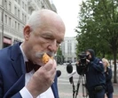 Janusz Korwin-Mikke przeszedł na "dietę". To "kuracja fastfoodowa"