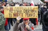 Ustawa dezubekizacyjna elementem "dealu" Lewicy z PiS? "Kluczowa rola TK"