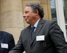 Francja. Nagie gnijące ciała ułożone w sterty. Oskarżony znany naukowiec