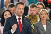 "Będę rozmawiał z każdym". Trzaskowski wyciąga rękę