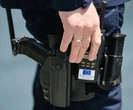 Trzemeszno. Policjant zgubił służbową broń. Jest naładowana