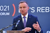 Andrzej Duda kwestionuje szczepienia na COVID? "Rok temu też było mniej zakażeń"