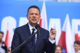 Trzaskowski kusi Zandberga. "Wysłał SMS-a"