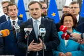Epilog ziobrystów. O losie Suwerennej Polski zadecyduje teczka prezesa Kaczyńskiego?