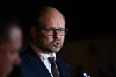 Ograniczenie ruchi lotniczego. Marcin Przydacz potwierdza decyzję