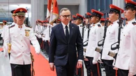 Pilnie zmienili trasę. Prezydent Duda powrócił pod osłoną nocy