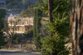 Report finds California encourages rebuilding in fire-prone areas