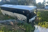 Cinco muertos y 34 lesionados tras la colisión de un autobús y varios vehículos en Virginia