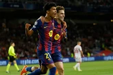 Fermín y Rashford lideran la goleada ante un Olympiacos con 10 futbolistas (6-1)