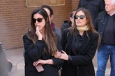 Carlos, el padre de Sara Carbonero que ha reaparecido durante el funeral de Goyi Arévalo tras años sin saberse nada de él