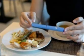 Saltarse comidas, baja ingesta calórica y pocos nutrientes en el plato, errores comunes al tomar fármacos 'Ozempic'