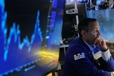 Los mercados abren una segunda ronda de pesimismo ante el nuevo frente de la guerra en Oriente: el petróleo se dispara a 100 dólares y el gas, a máximos de 2023