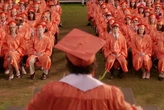 ¿De verdad merece una ceremonia de graduación terminar Primaria?