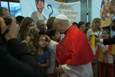 Familias y niños con discapacidad, los primeros en saludar a León XIV