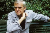Milan Kundera y su esposa reciben sepultura en Brno, la ciudad natal del escritor checo
