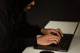 Google frustra el primer ataque documentado de hackers que usaron una IA para descubrir vulnerabilidades desconocidas