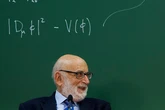 Muere el físico belga François Englert, el otro 'padre' del bosón de Higgs