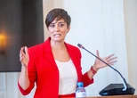 Rodríguez reclama que la banca "debe contribuir a las soluciones" en la crisis de vivienda: "No estamos en niveles de crédito fácil"