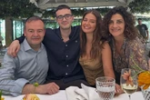 Laura Escanes, su desconocida familia: su madre indepe y fan de Risto, su padre ingeniero, con quien ha posado por primera vez, y su hermano informático