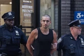 La pareja que subió a la cima del Empire State Building sin permiso se enfrenta a varios cargos penales