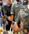 El ministro israelí Ben Gvir se encara con los activistas detenidos de la flotilla y publica un vídeo que desata la polémica
