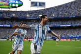 Messi se da un festín que le convierte en eterno