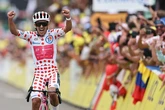 Carapaz gana una monstruosa etapa reina y el Pogacar más solidario culmina la obra de su quinto Tour
