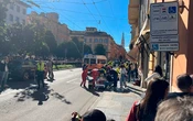 Un coche atropella a una decena de peatones en pleno centro de Módena y apuñala a un transeúnte que intentaba detenerlo
