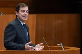 Mañueco hace suya la "prioridad nacional" de Vox con una llamada a "prescindir de las demagogias interesadas"