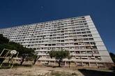 Una madre se lanza al vacío desde un piso 13 en Francia abrazada a tres de sus hijos