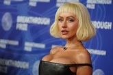 Christina Aguilera sorprende en la alfombra roja tras su cambio de imagen