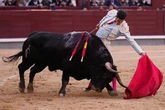 Un gran toro de Fuente Ymbro, la baraka y la factura de Fernando Adrián en Las Ventas