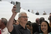 Tim Cook anticipa que el boom de la IA elevará el precio de los iPhone