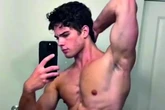 La alocada vida de Clavicular: martillos faciales, esteroides, cirugía obsesiva... Así es el 'incel' que quiere convertirse en Superman