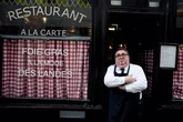Chez l&DiacriticalAcute;Ami Louis, el restaurante que sirve pollo a 120 euros y forma parte del imperio gastronómico de LVMH