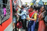 Al menos 29 muertos y 102 heridos tras la explosión de un tren en Pakistán