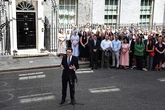 Burnham arranca su Gobierno reduciendo impuestos y aumentando las ayudas sociales