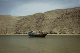 Un buque petrolero sufre daños al ser alcanzado por un proyectil en el estrecho de Ormuz
