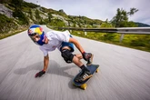Diego Poncelet, montaña abajo con un skate a más de 130 kilómetros por hora: "Es como una meditación profunda"
