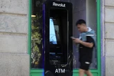 Los neobancos aprovechan el nuevo contexto de tipos de interés y salidas a bolsa para 'robar' clientes en España