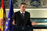 Pedro Sánchez descarta con ironía el adelanto electoral que piden González y Page