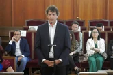 Muchos jetas y una persona desdichada