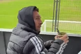 Messi reaparece tomando mate en un partido de la cuarta división en el que la figura fue otro Messi