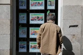 La mitad menos rica de la población reduce su endeudamiento al no poder ya comprar vivienda